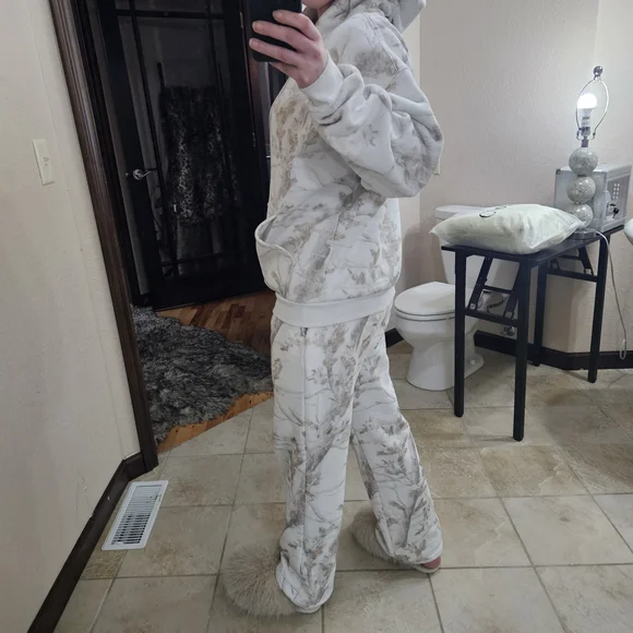 Butter Yellow Hooded Sweatshirt & Joggers Set - Medium/small - Picture 10 of 11